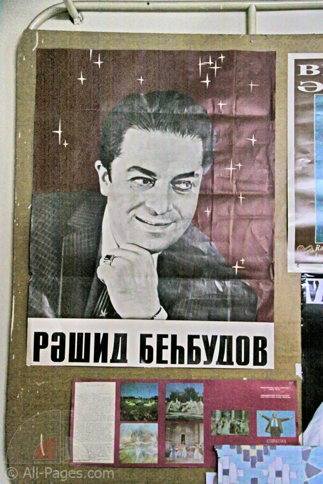 Бейбутов необыкновенные. Государственный театр Рашида Бейбутова. Книга Рашида Бейбутова. Подпись Рашида Бейбутова. Государственный театр песни Рашида Бейбутова схема зала.